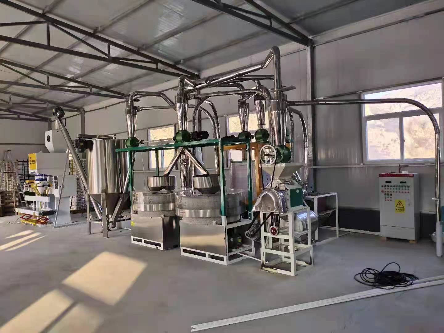 SM100×2+1×5T小麥?zhǔn)テ胶Y制粉成套機組